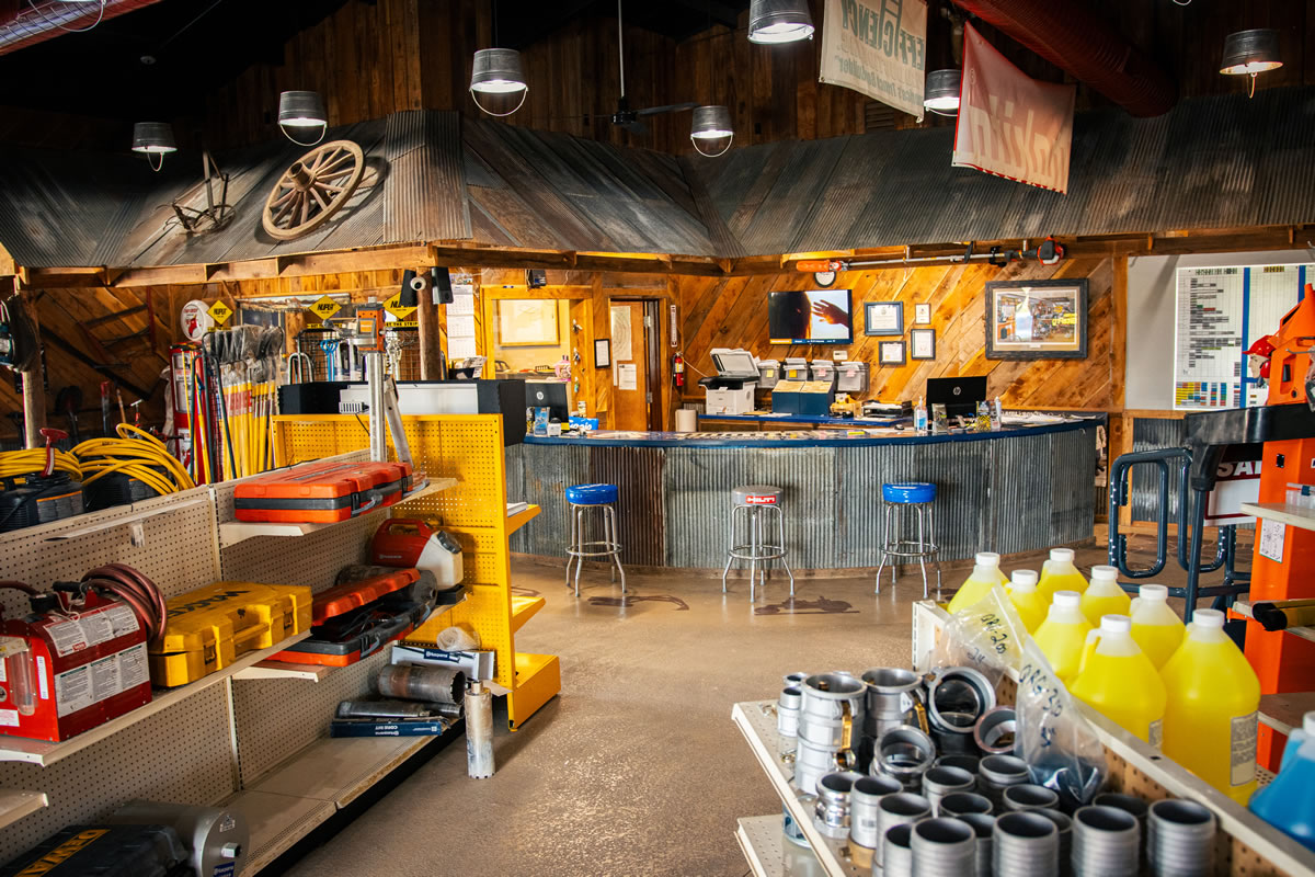 Hydraulic hoses made while you wait