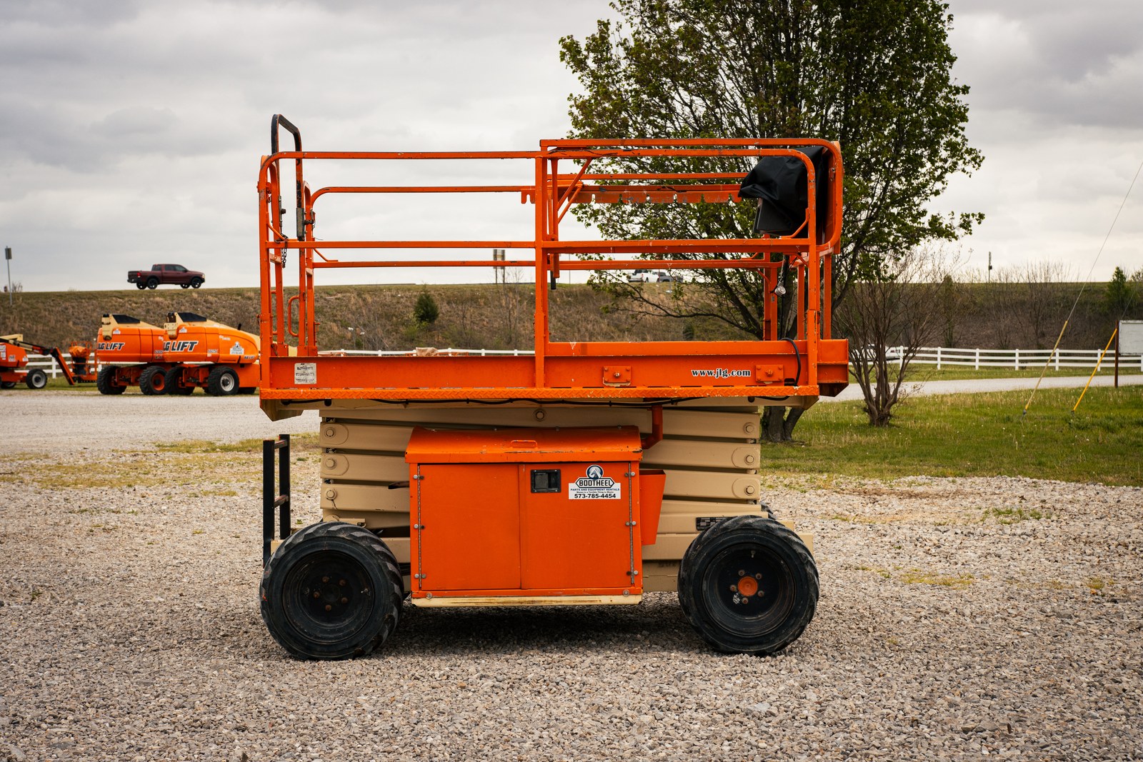 JLG 260 MRT 4x4 (26' Scissor)