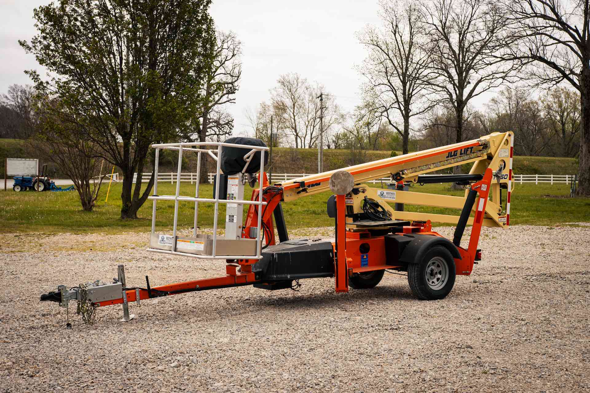 JLG T350 - 35' Towable Manlift