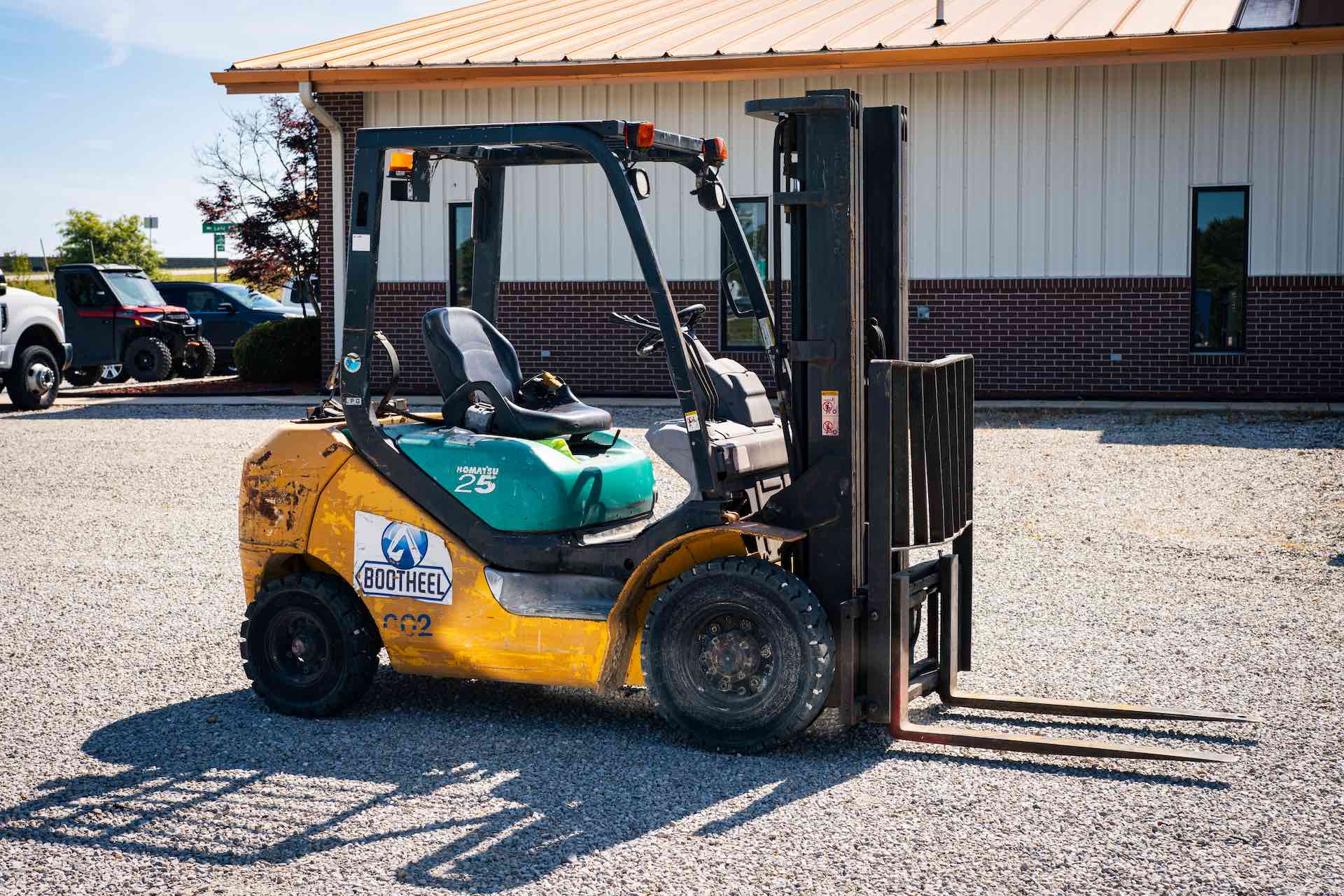 Komatsu TCM-FG25NT Warehouse (5,000 lb)
