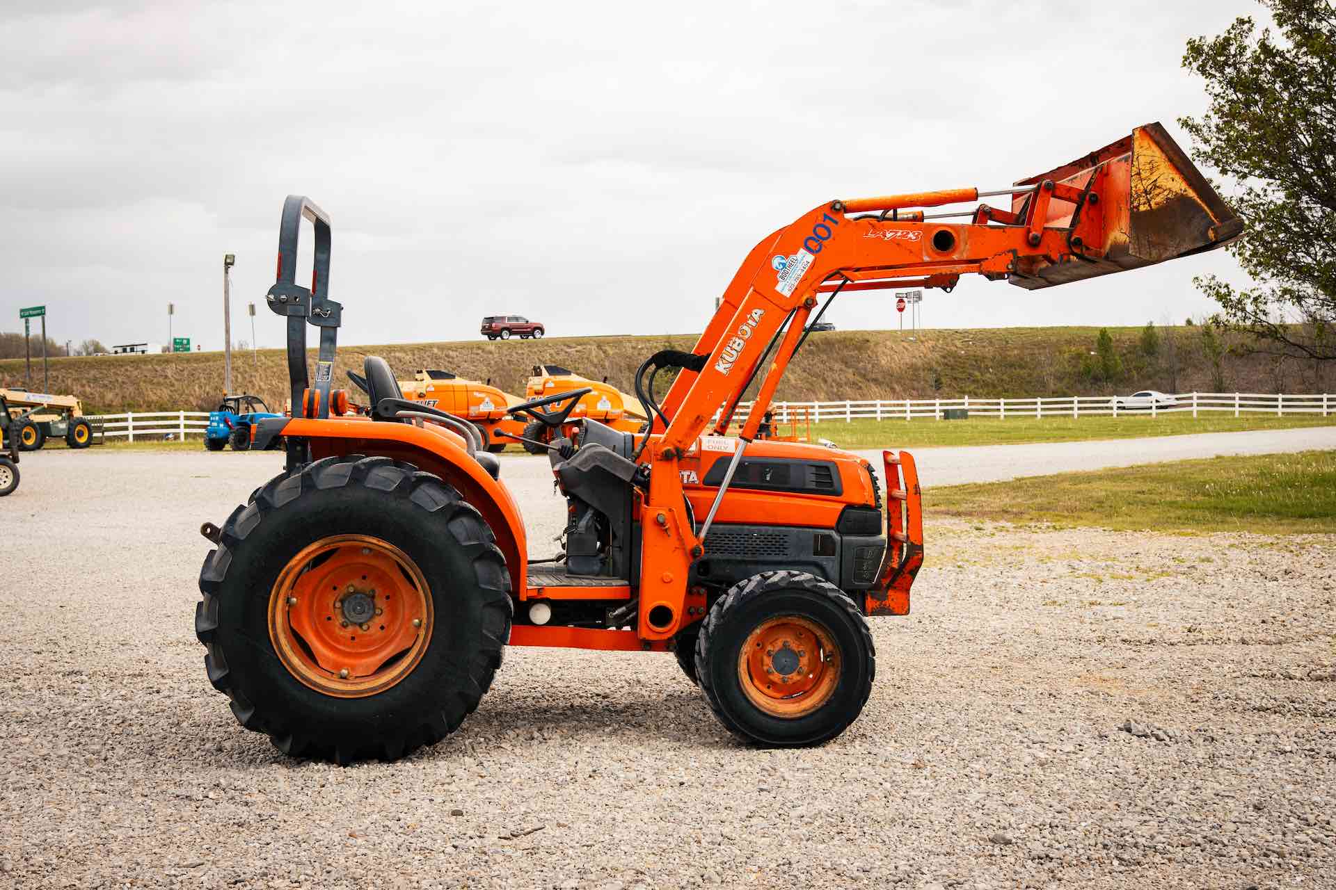 Kubota Tractor LA723 (without attachments)
