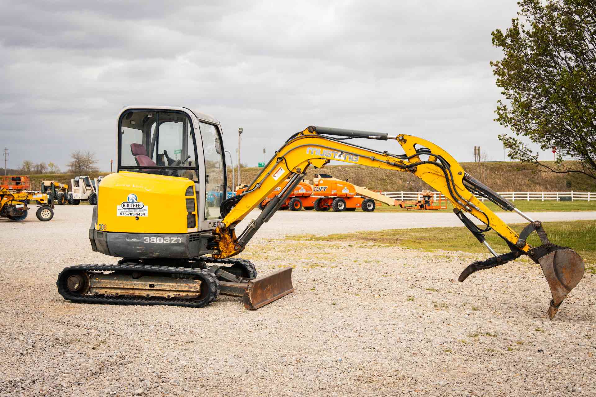 Mustang 3803ZT Mini-Excavator