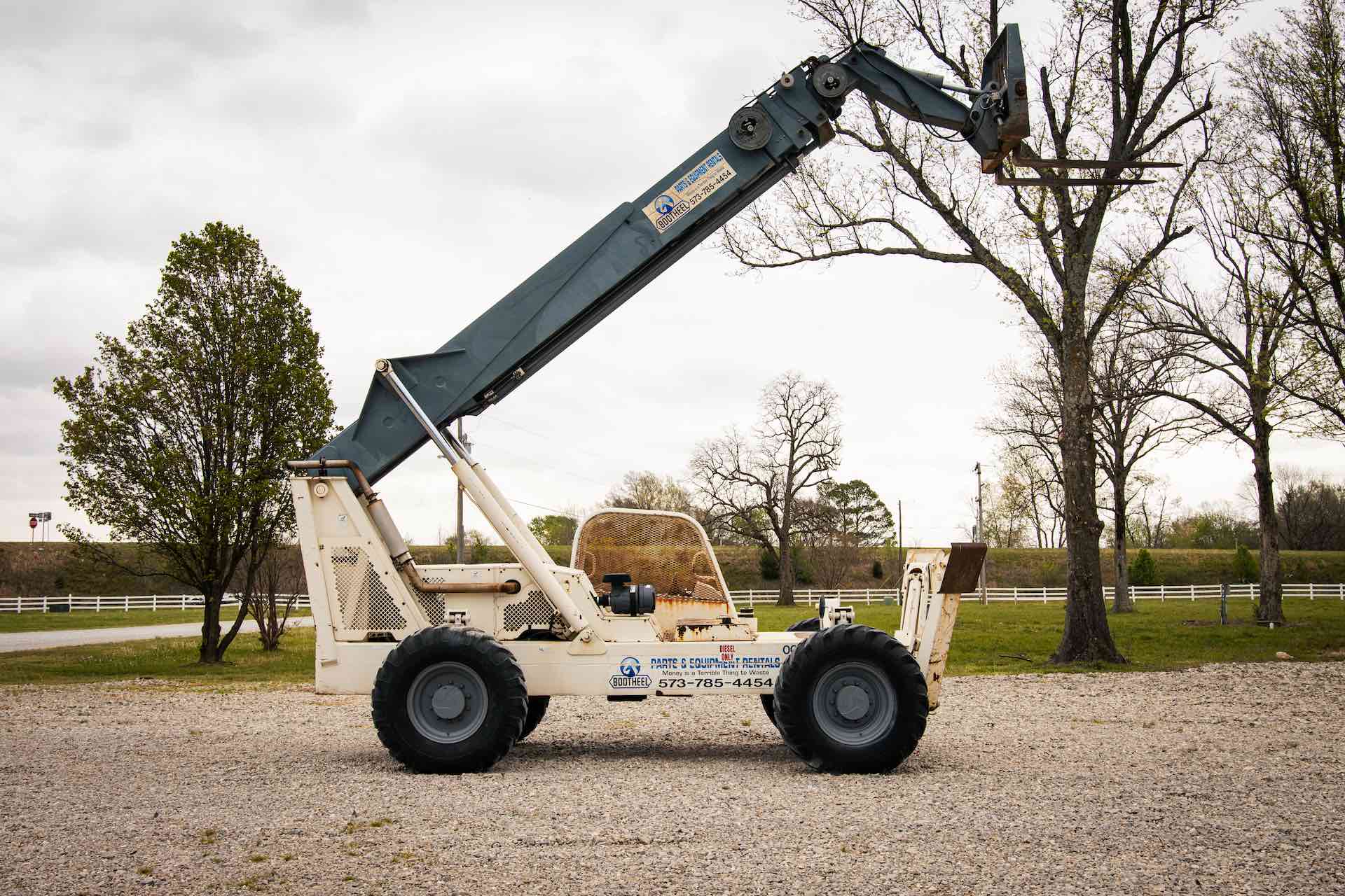 Terex 1056C (TH1056C) Telehandler (10,000 lb)